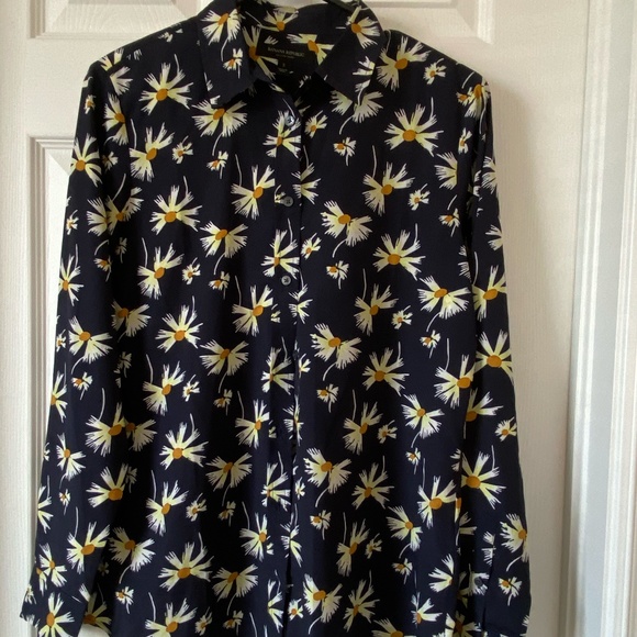 Banana Republic silky Floral Button up - Picture 1 of 1